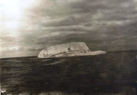 Появились первые айсберги. фото Кима Беленковича
