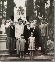 На отдыхе с родными после освобождения из лагеря. Ц.Л. Янковская в центре, слева от неё сын с женой, на переднем плане внучки Татьяна (справа) и Елена, (Сочи, 1956 г.)