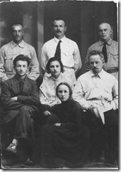 Дирекция рабфака в Гомеле (1922 г.). Р.А. Янковский сидит слева, на переднем плане М.Л. Кунина